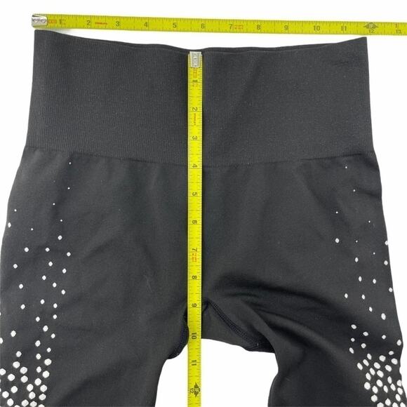 Fabletics Seamless printed capri leggings in jacquard dots women’s XS - Picture 12 of 12